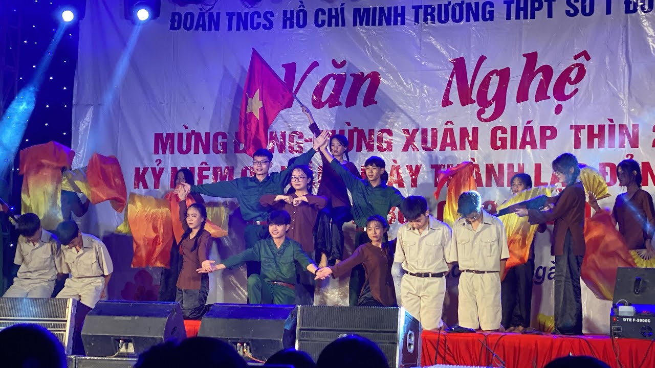 10A8 - Hoạt cảnh Nguyễn Thị Minh Khai + Dậy mà đi + Đất nước trọn niềm vui