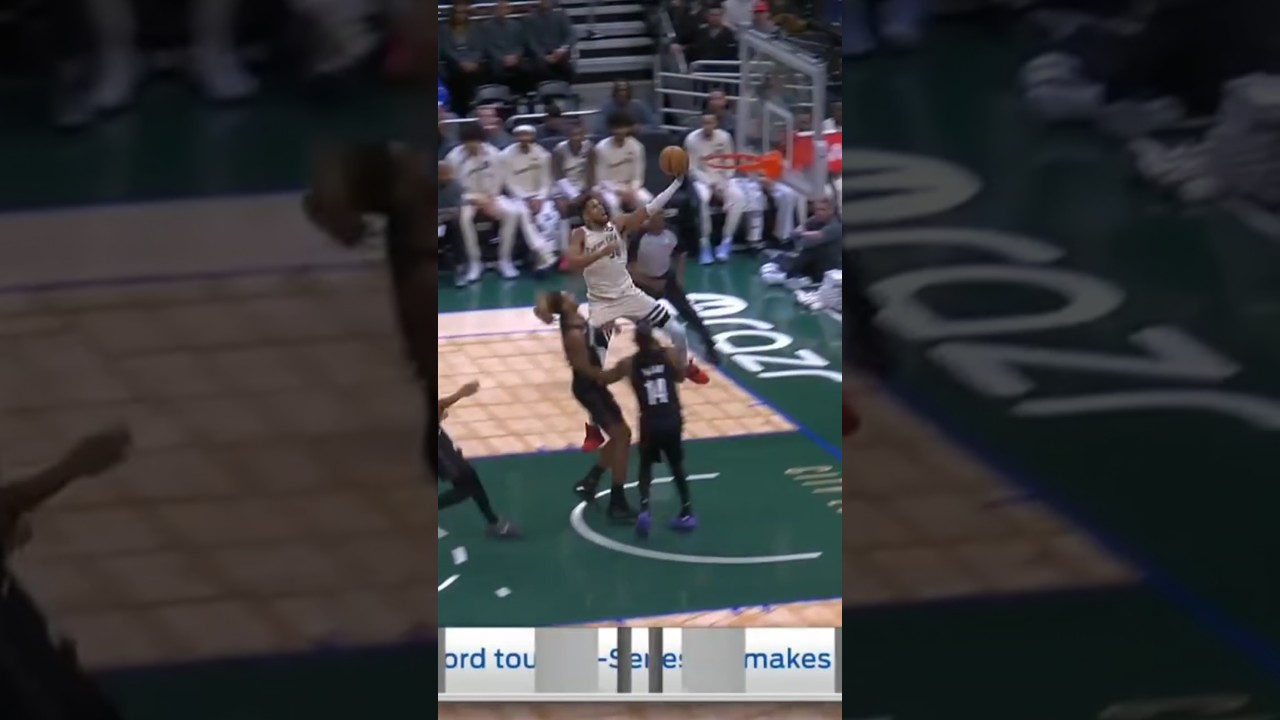 Giannis No looking back—full speed to the rim 