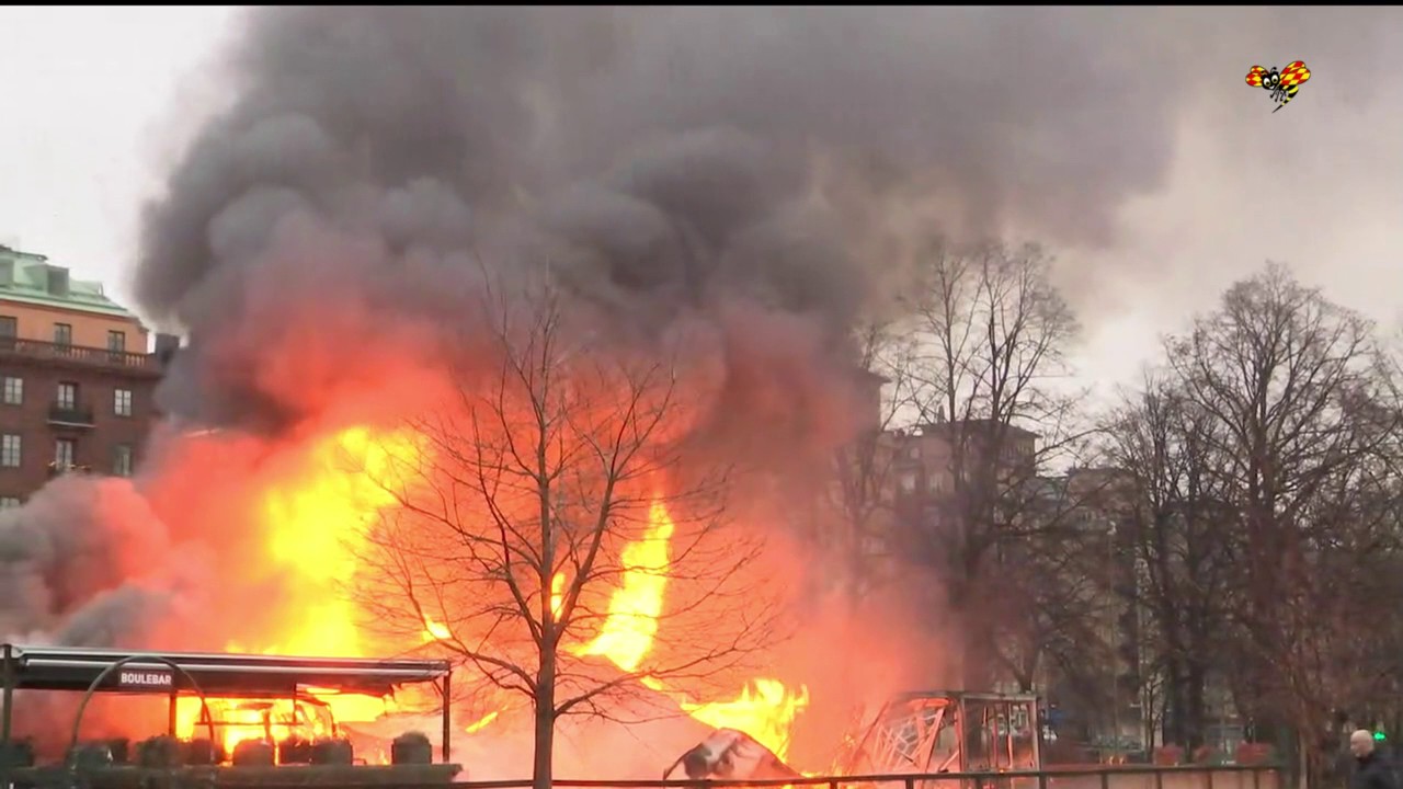 Kraftig brand i restaurang - bortom räddning