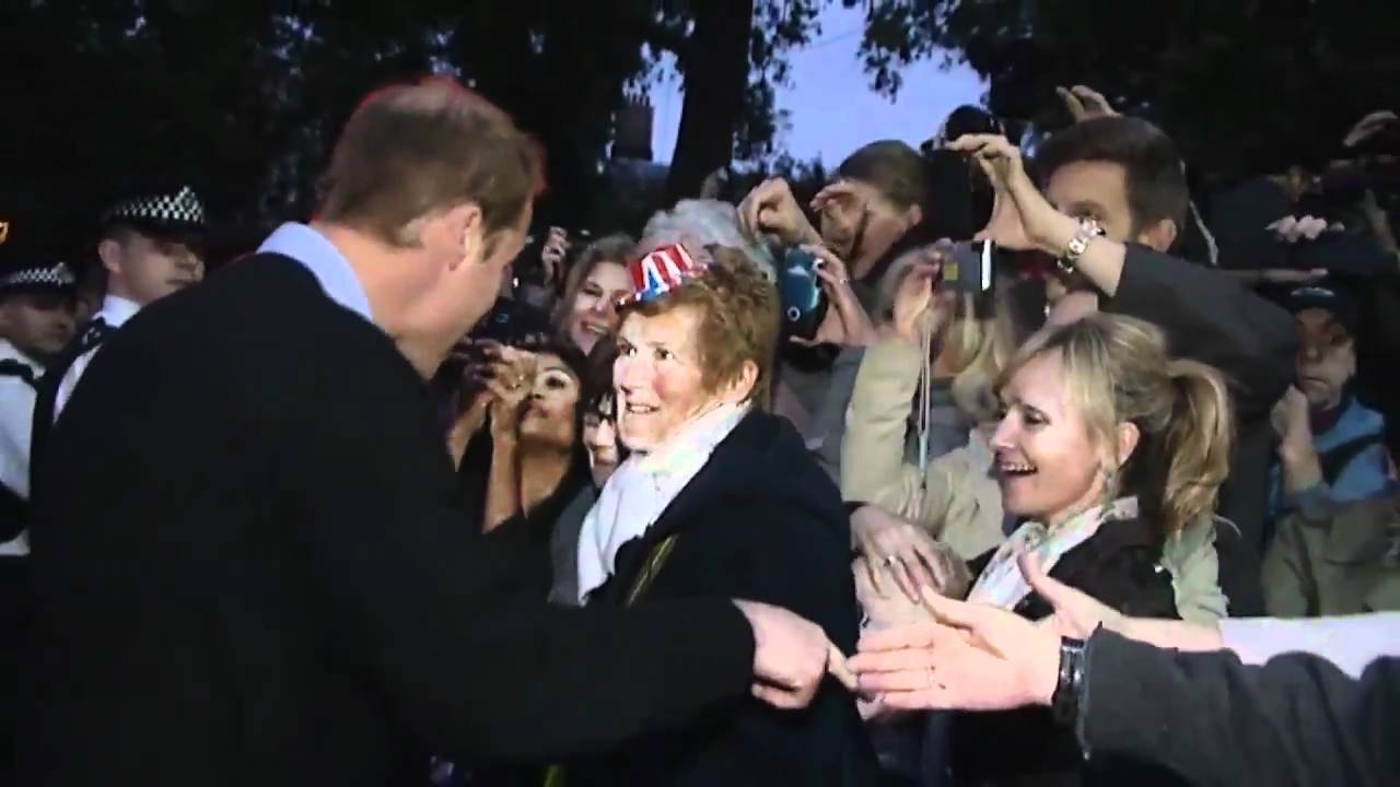 Prince William in surprise pre-Royal Wedding walkabout