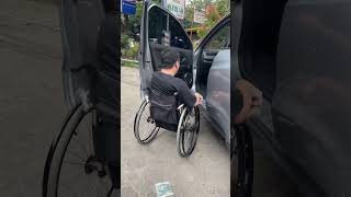 Tutorial pindah dari kursi roda ke mobil jangan Lupa mampir ke saweria link ada di about channel ini