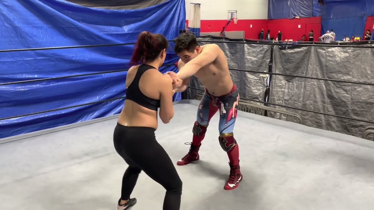 [МЕЖГЕНДЕРНЫЙ МАТЧ] Джейд против Роджера Мендеса (W.O.W)