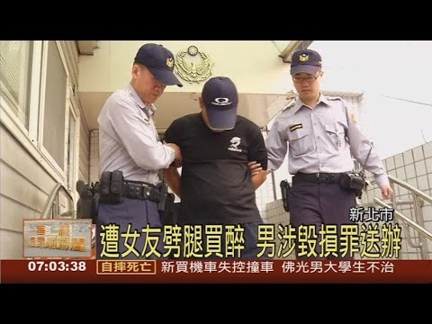 醉男"金剛腿" 踹破偵訊室