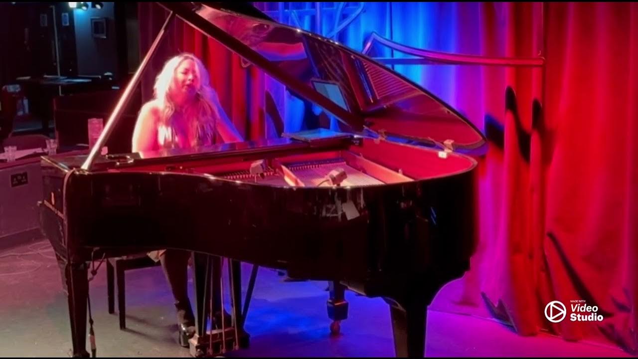 Harriet Stubbs Live At Pizza Express Holborn, London performing Yellow Jan 3rd 2024 Living On Mars Harriet Stubbs Live At Pizza Express Holborn, London performing Yellow Jan 3rd 2024 Living On Mars