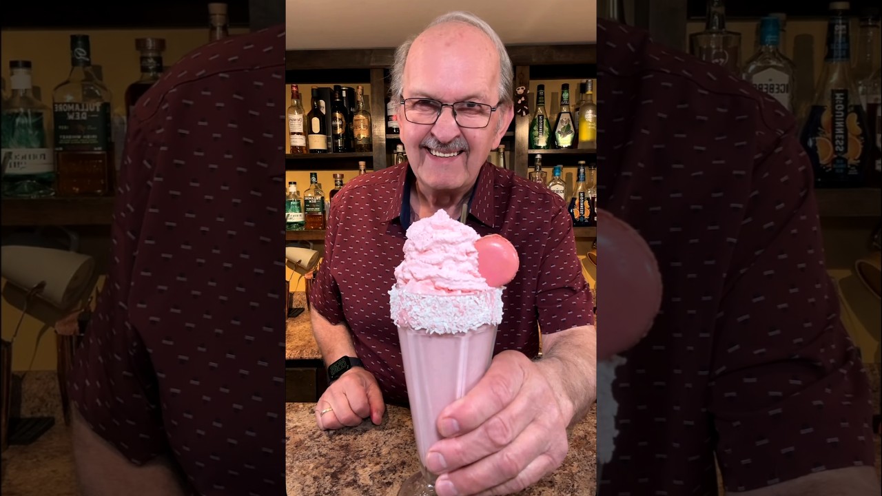Raspberry Macaroon Milkshake, Happy Milkshake Monday!