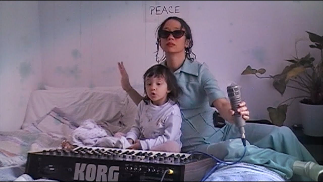 Le Couleur - Femme (At Home)