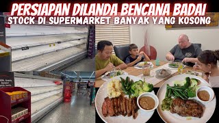 Persiapan Dilanda Bencana Badai Stock Di Supermarket Kosong