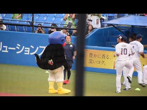 ヤクルト選手 試合前アップ With つば九郎