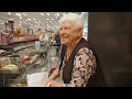 Ruth tager bussen til Fleggaard for at købe smør og ost🛒
