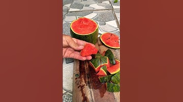 Đây là cách cắt dưa hấu nhanh không dơ tay