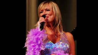 Episode 127 - Annie Skates - Singing Coach to The Stars and much more!