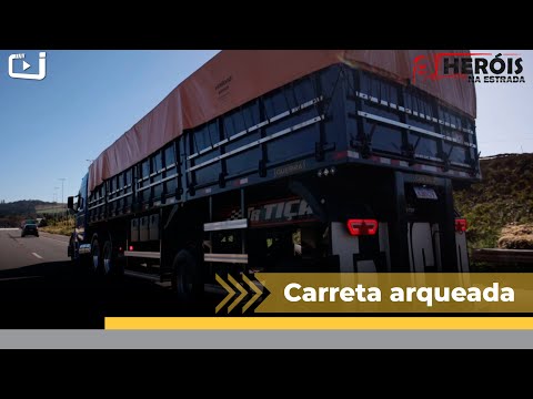 Carreta arqueada com mais de três metros de altura é exibida nas