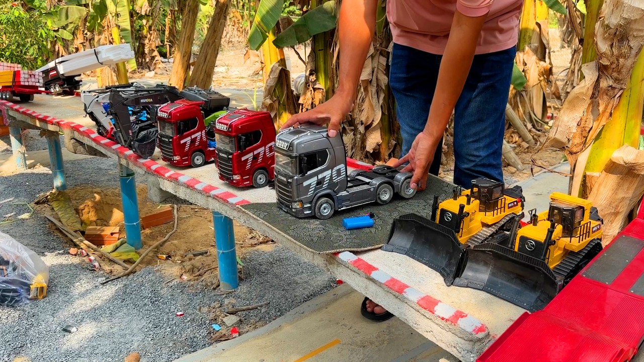 Team RC Truck Excavator Dump Truck Dump Trailer Bulldozer Working Drive On The Road & On The Bridge.