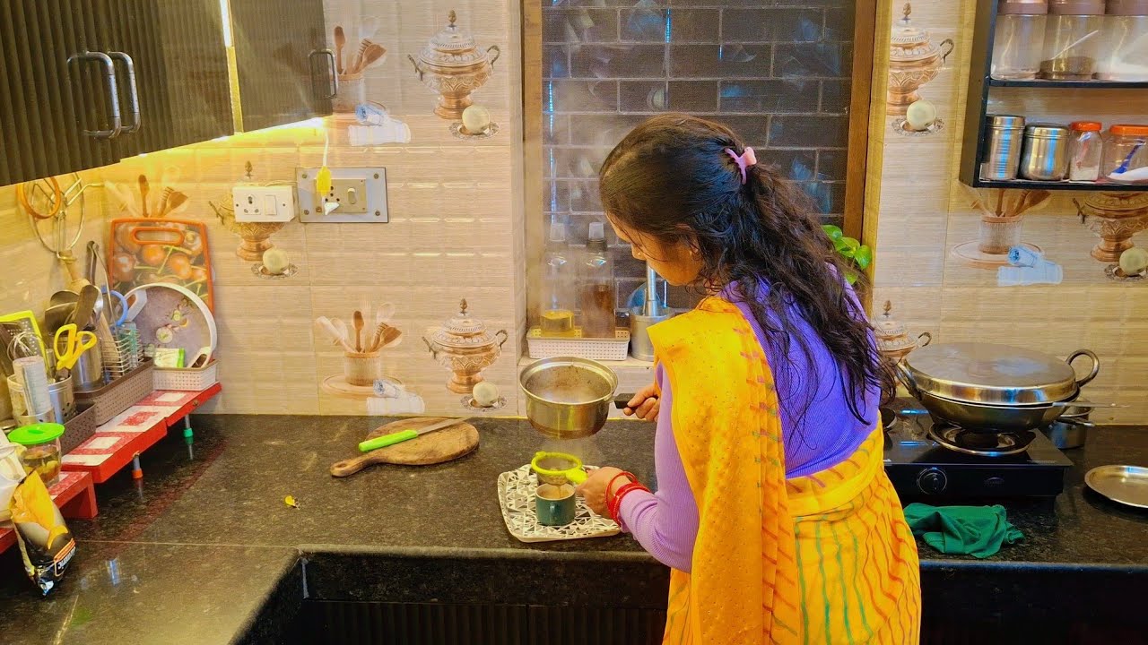 🌹त्यौहार के दिन🌄सुबह गृहणी की भागदौड़ चाय,नाश्ता,पूजा पाठ,खाना,कपड़े 🏘घर के छोटे बड़े हज़ारों काम🌹