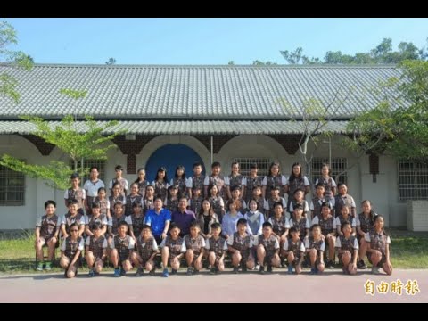 學甲國小回百年校舍拍畢業照 留下歷史回憶