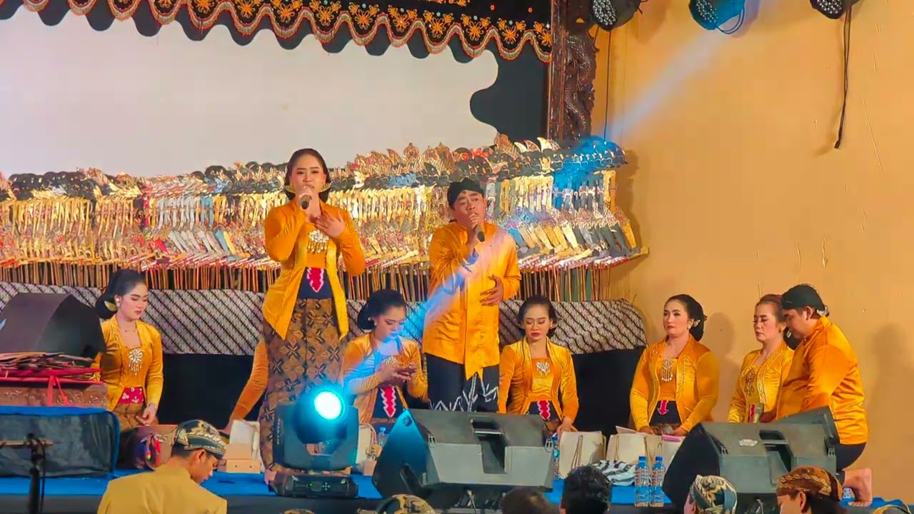 Ayang-ayang Sinden Cantik Anifatul ft. Cak Komet bersama Campursari Kusuma Wardani Ki Eko Prisdianto
