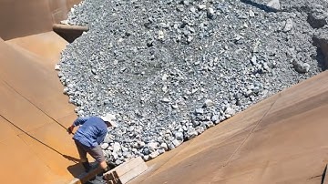 Barge unloading 3300 tons of ore - strong ore flow - Vlog of work on barge