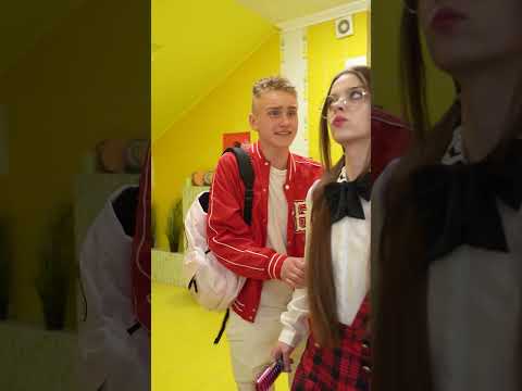 Я Нашла Секретную Комнату в Самой Строгой Школе в Мире!
