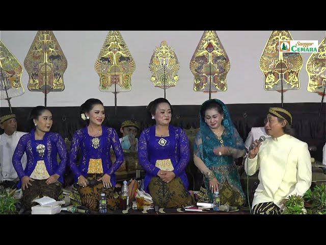 Onam jinsiy aloqa uchun yuzimga otirdi Qizlarning hol va iflos külotlari porno videolari bor edi.