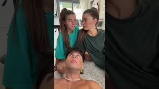 MAR LUCAS Y NADIA VILAPLANA “ si fuesen cromos, estarían repes”