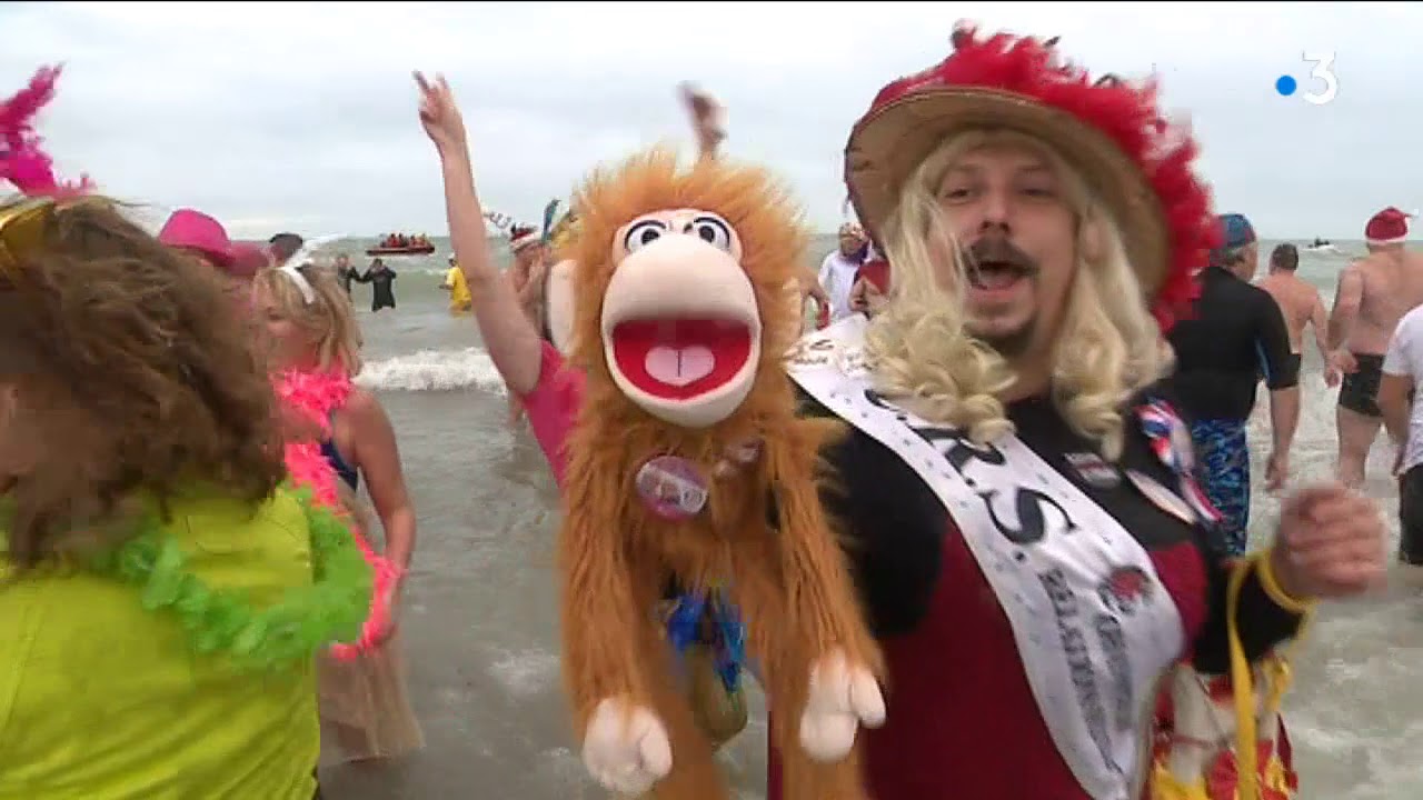 Dunkerque : un millier de "givrés" se sont rués vers la mer pour fêter 2019