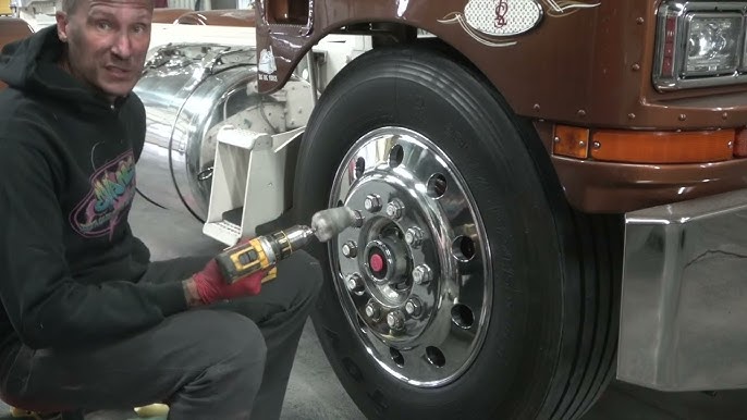 How to use spray wax to help dry your vehicle. Evan's polishing working on  Big Rig Videos car. 