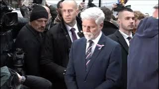 Zjitřené emoce na Národní. Část lidí pískala i na prezidenta Petra Pavla