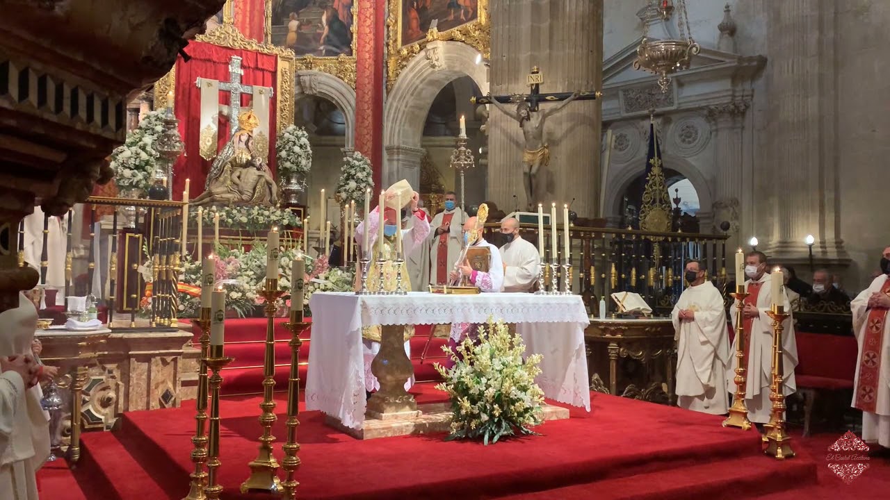 Llegada del Sr. Obispo y procesión de entrada en el Solenme Pontifical de la Virgen de las Angustias