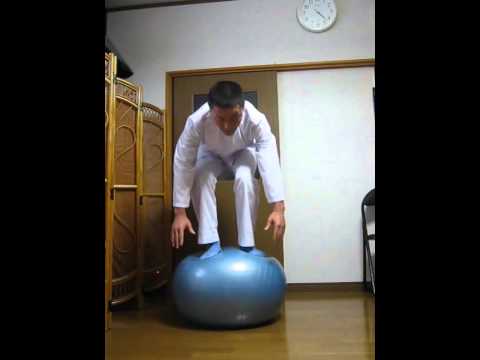 ４５歳 バランスボールに立つ Stand On A Balance Ball 45year Old Youtube