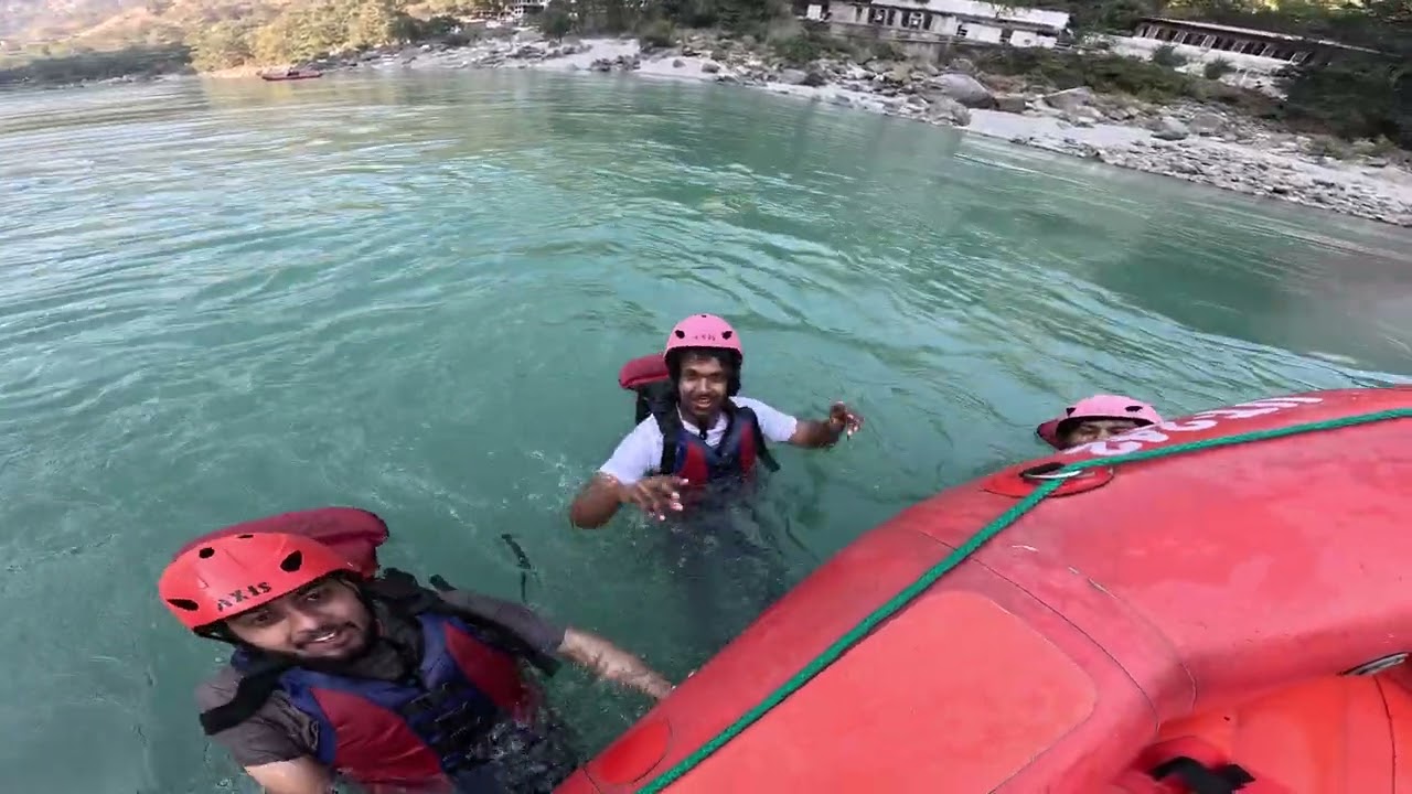 🌊 Ganga Dubki During Rafting – Pure Bliss with Friends