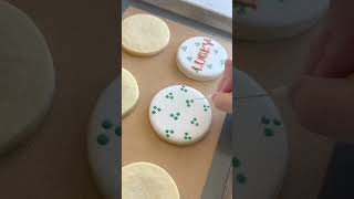 How to decorate cookies - wet on wet shamrock tutorial!