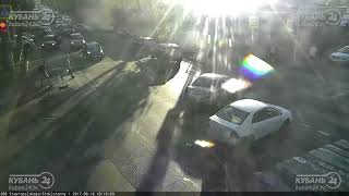 Видео ДТП на ул. Ставропольской и переулок Стеклотарный 16.08.2017 от Кубань 24, Стеклотарный переулок, Краснодар, Россия