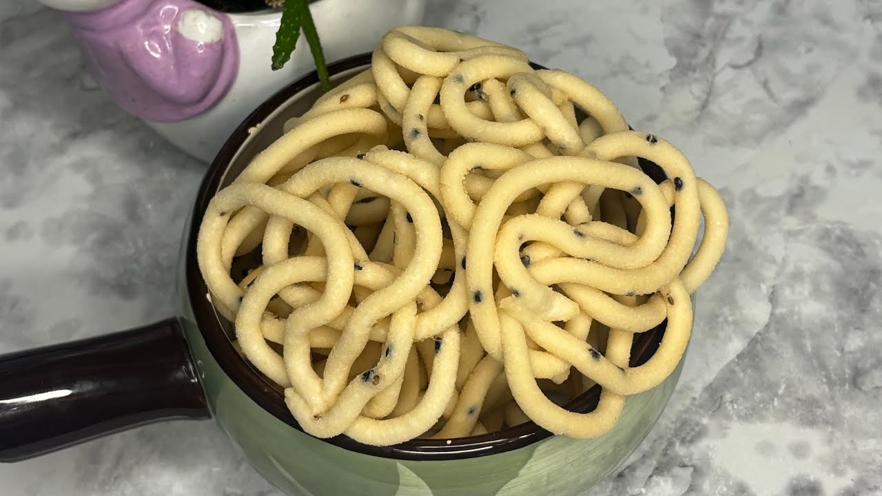 Thengai Paal Murukku Recipe | Coconut Milk Murukku | White Murukku | Diwali Special Murukku Recipe |