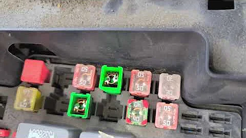 2004 GMC Sierra 1500 Blower Motor Fuses