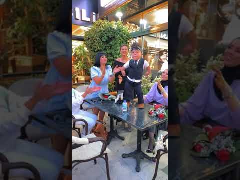 بم بم يحيى الزعبي يرقص مع بنات