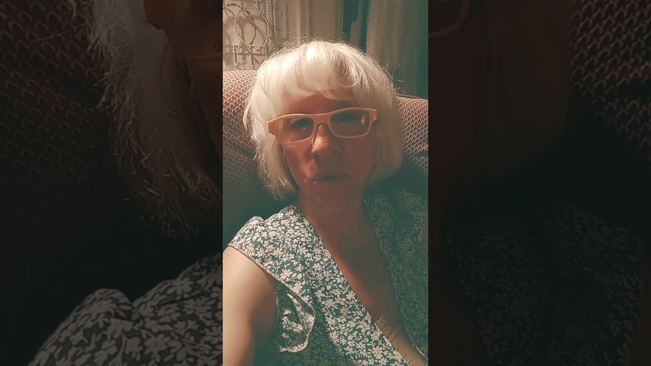 Good night good dreams.  Доброй ночи хороших снов.