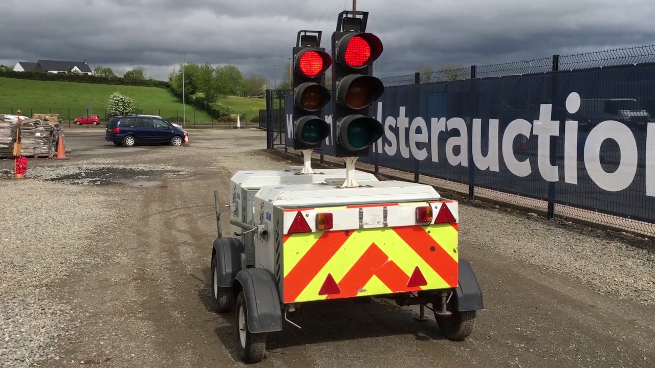 LOT 359 PIKE XL2 FAST TOW HYBRID TRAFFIC LIGHTS