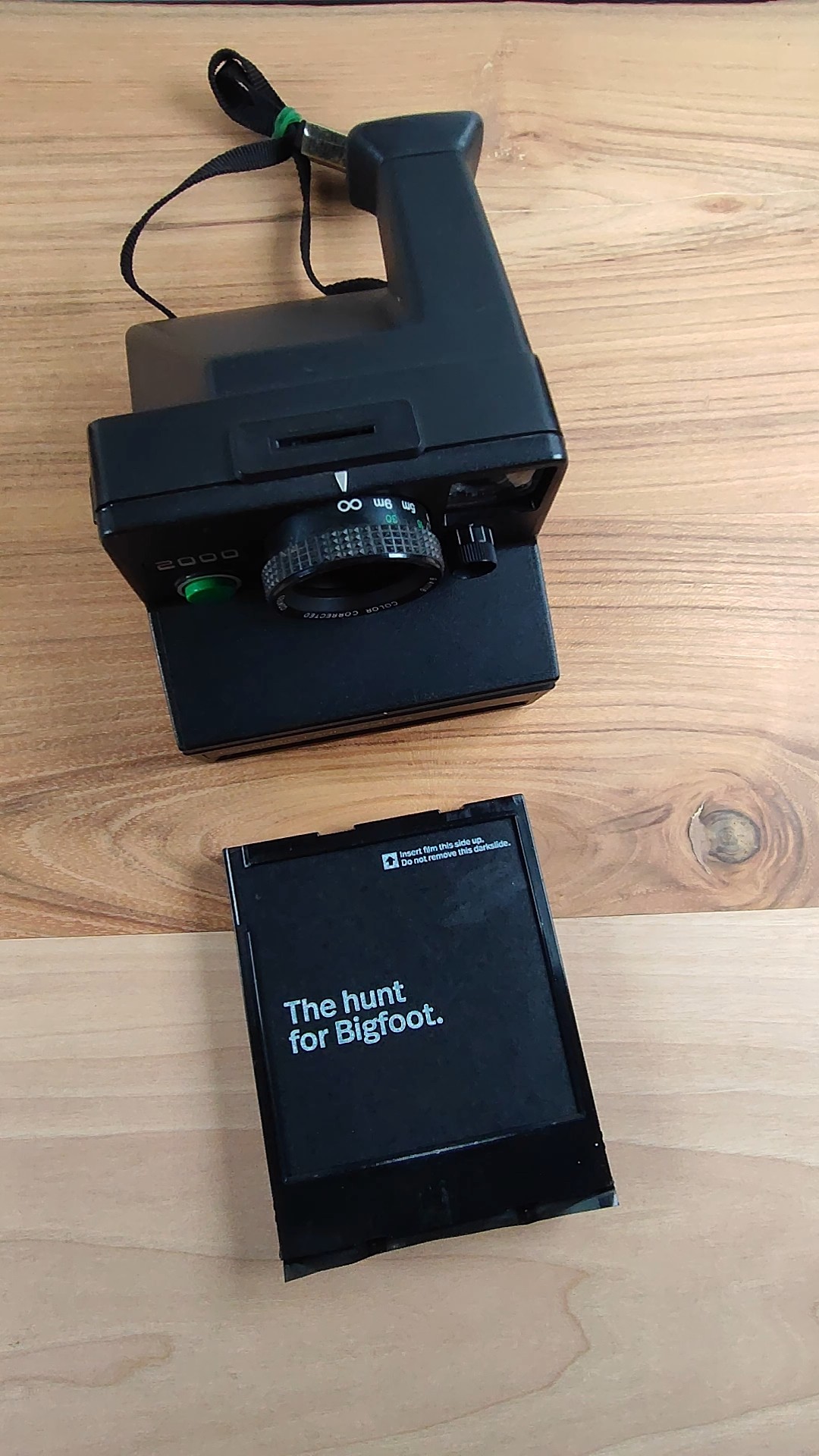 Polaroid 2000 Land Camera - Film Load - YouTube