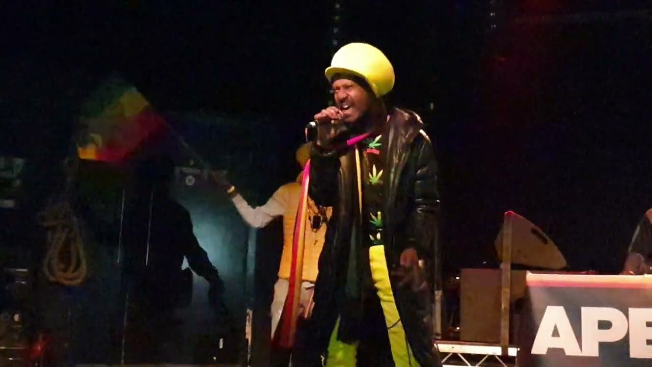 Roger Robin singing Them Say We Wrong alongside Apex Hi-Fi (Jah Shaka Killer)