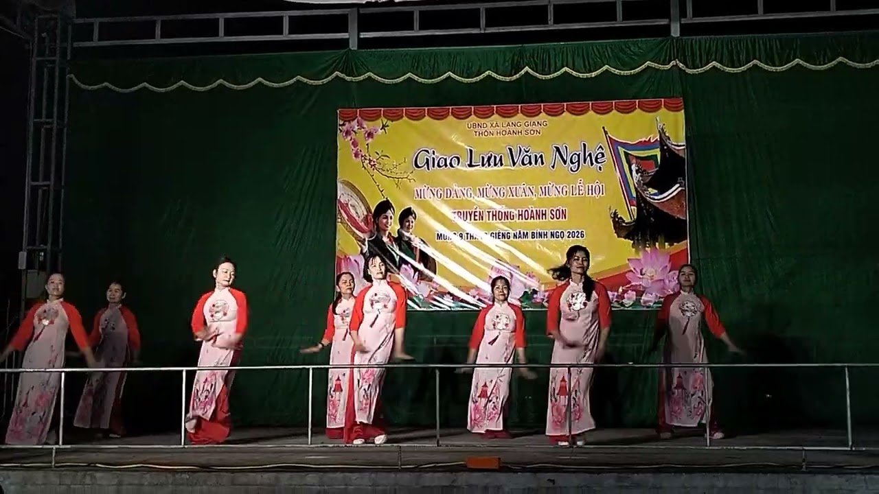 Phố xuân. Đội Hoa Mộc Lan 