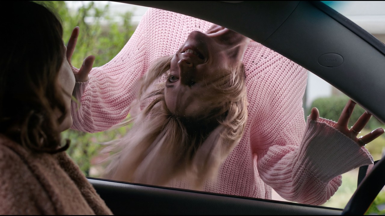 ابتسامه شريره لما اى حد بيضحكها بيتصاب بلعنه شيطانيه بتدمر حياته !