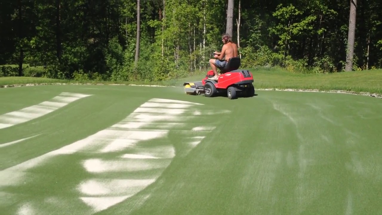 Henko 672 Brush Machine for Artificial Grass - YouTube