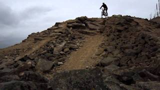 Morro Solar - Joan bajando el pozo del circuito DH