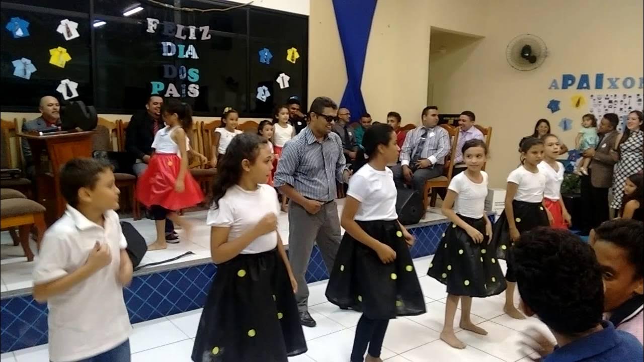 Imagem ilustrativa da coreografia do dia dos pais, inspirada na canção ‘Eu adoro meu paizinho’ do Trem da Alegria.