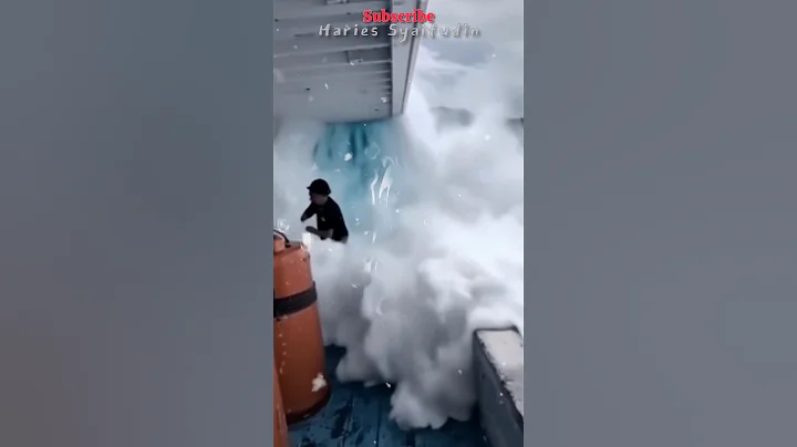 Big waves hit the fishing boat #ocean #amazing