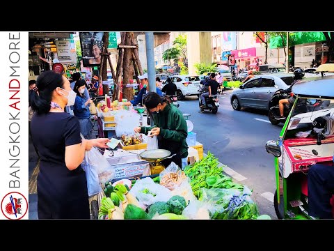 Amazing Lunchtime STREET FOOD in Bangkok - Silom Soi 5