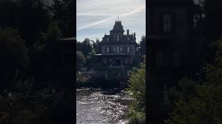 It’s #PhantomManor at #DisneylandParis ! What’s more Halloween than this top #Darkride ? #Shorts