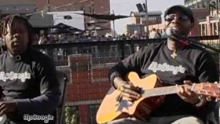 Playing for Change - "La Bamba" - Acoustic MoBoogie Rooftop Session chords
