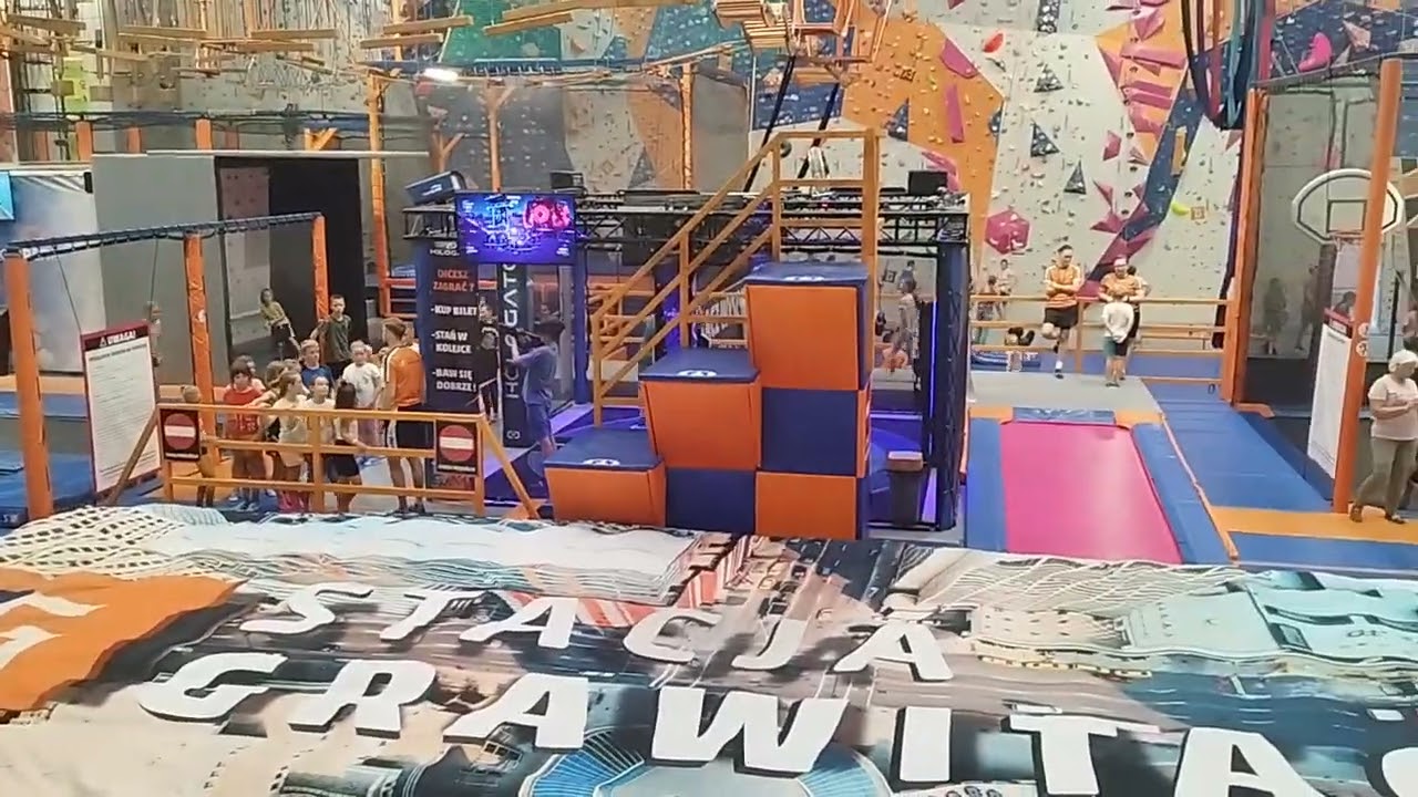 Stacja grawitacja Warszawa. Park trampolin.