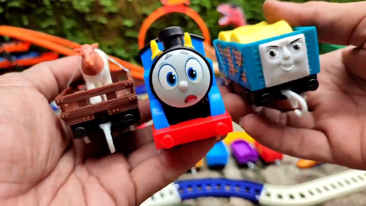 mencari mainan kereta api thomas, bus kecil tayo, titipo, robocar poli, superwings, disney cars